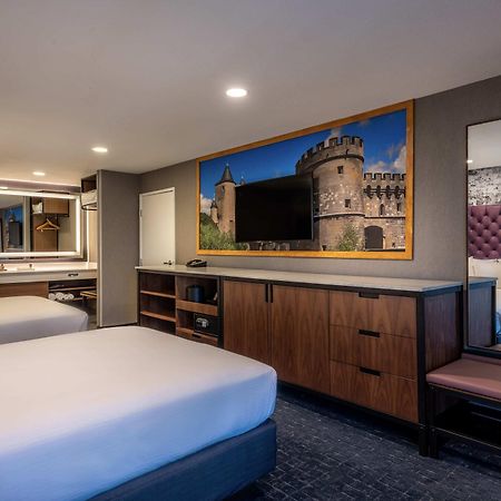Anaheim Camelot Inn & Suites Buitenkant foto