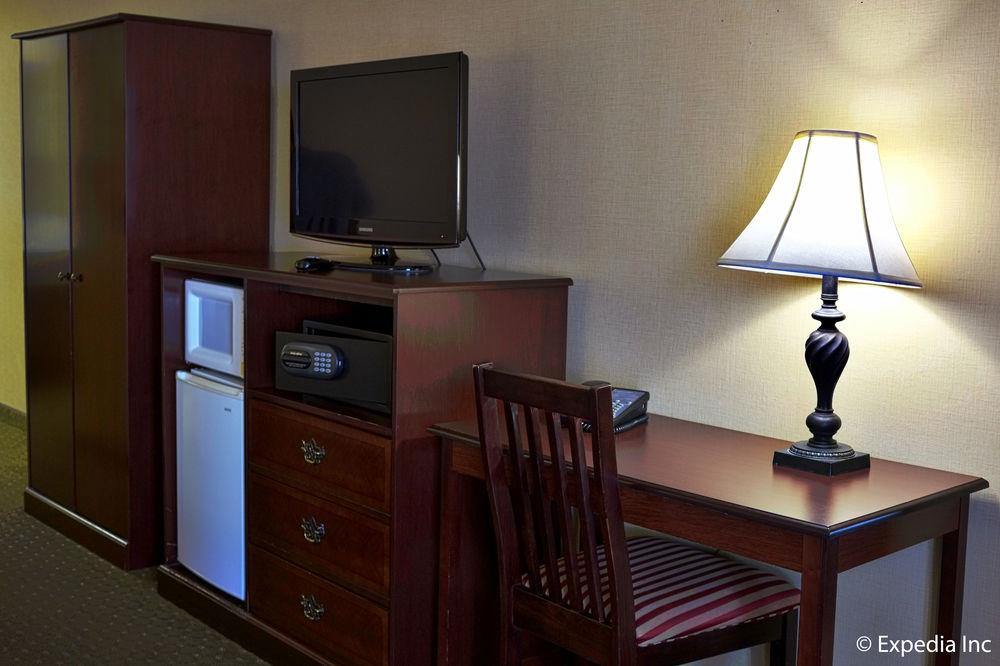 Anaheim Camelot Inn & Suites Buitenkant foto
