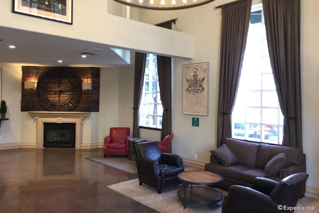 Anaheim Camelot Inn & Suites Buitenkant foto