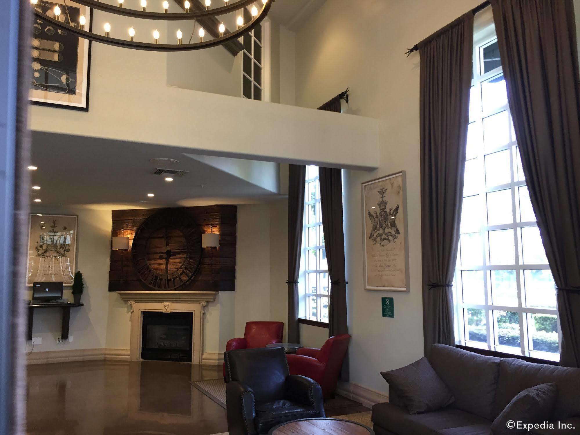 Anaheim Camelot Inn & Suites Buitenkant foto