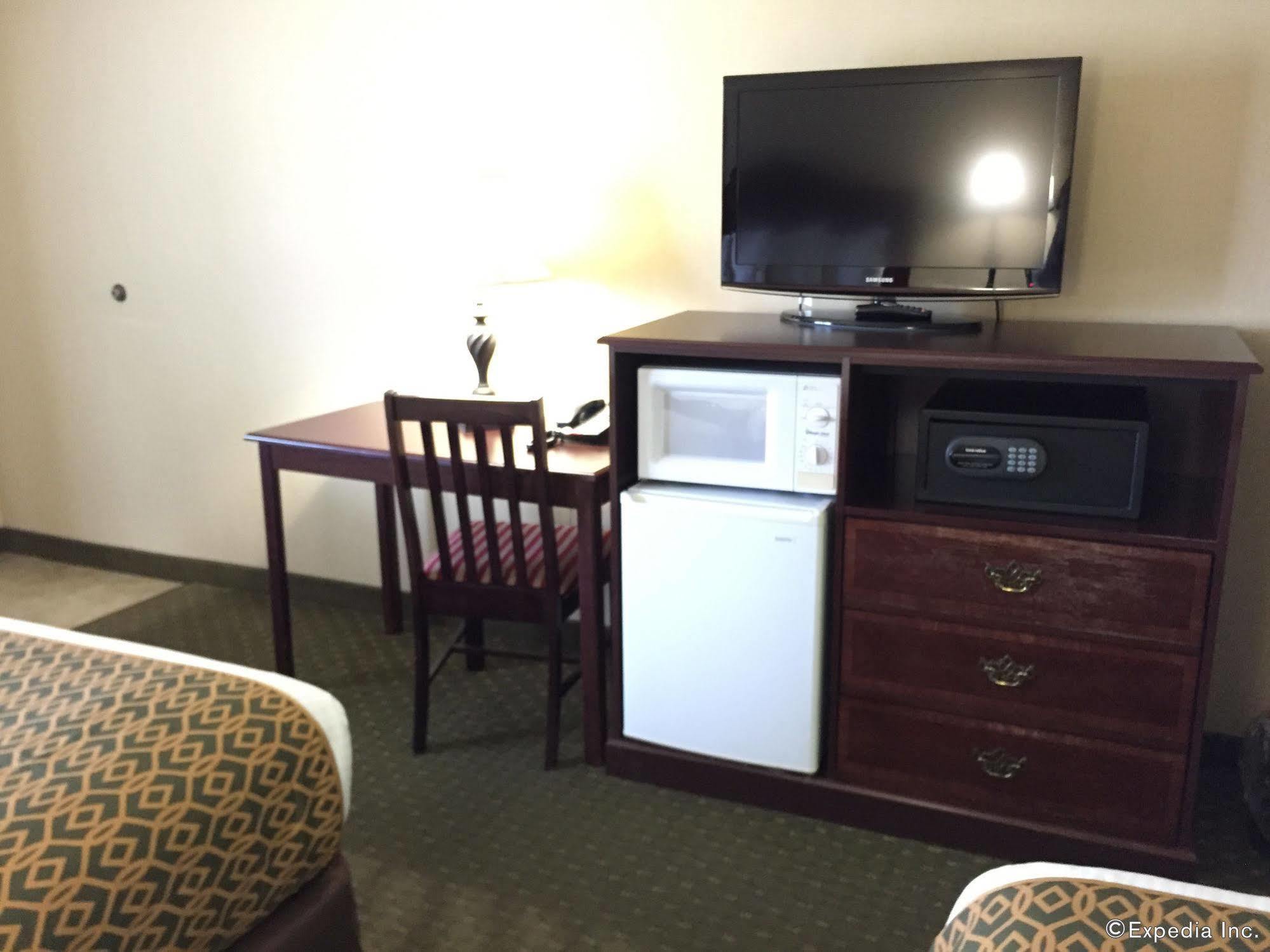 Anaheim Camelot Inn & Suites Buitenkant foto