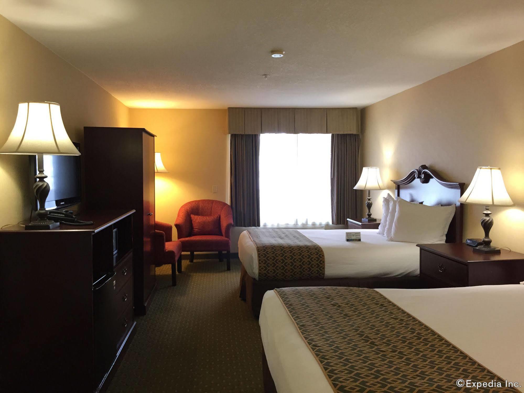 Anaheim Camelot Inn & Suites Buitenkant foto