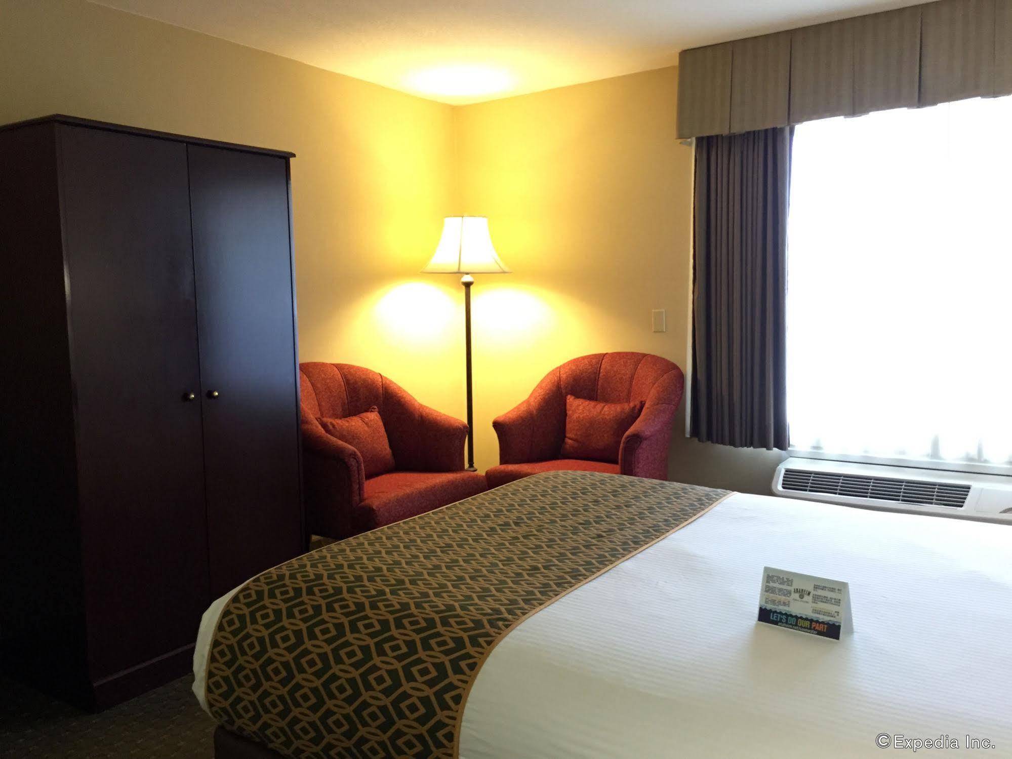 Anaheim Camelot Inn & Suites Buitenkant foto