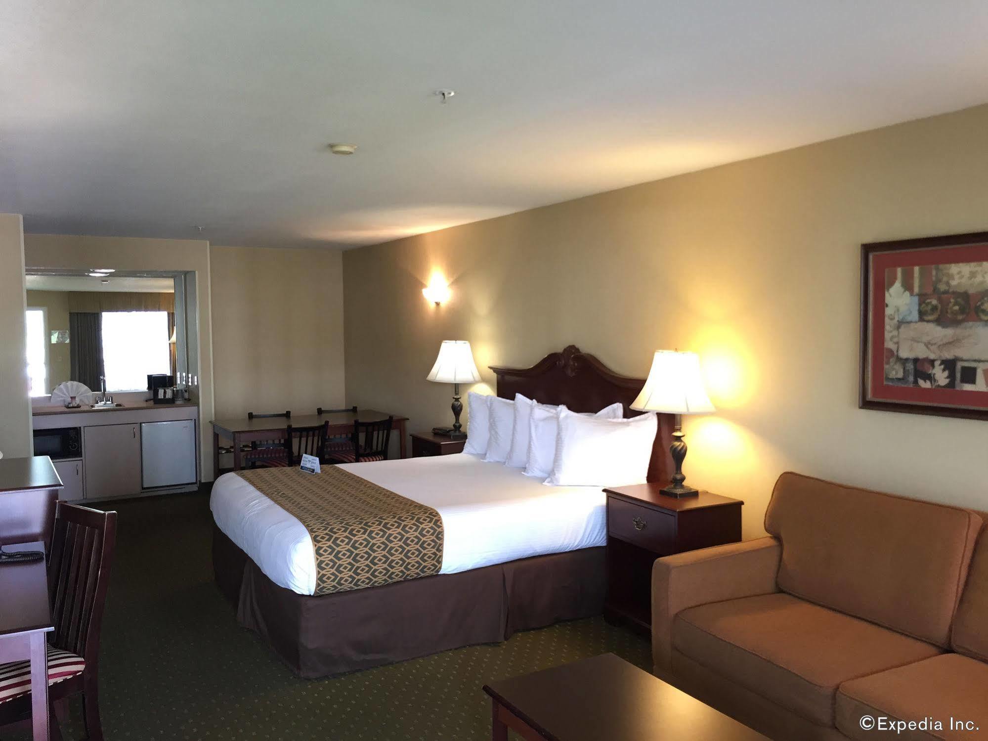 Anaheim Camelot Inn & Suites Buitenkant foto