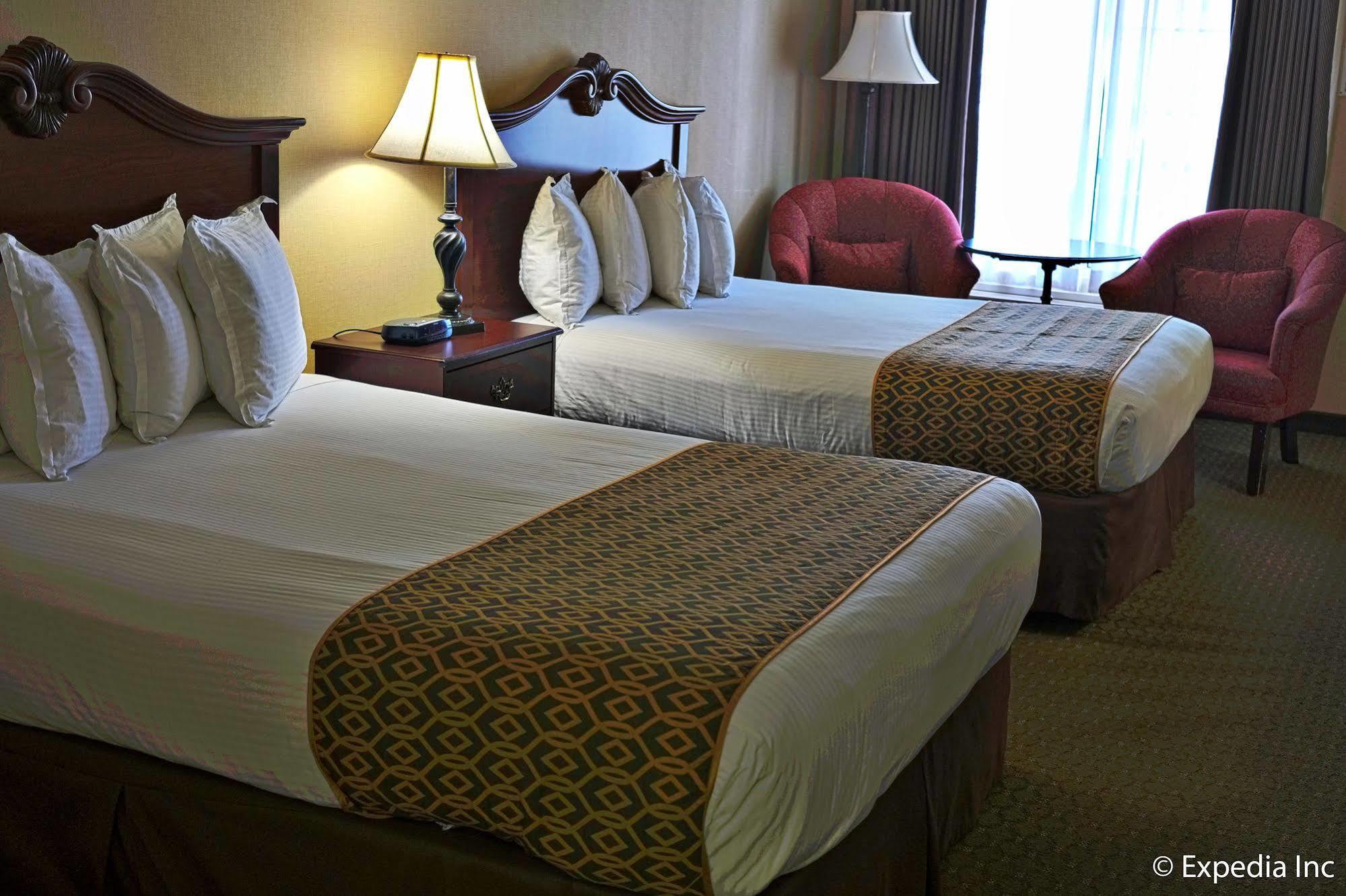 Anaheim Camelot Inn & Suites Buitenkant foto