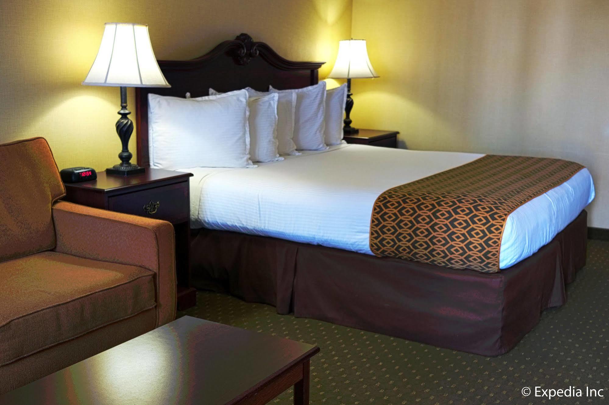 Anaheim Camelot Inn & Suites Buitenkant foto