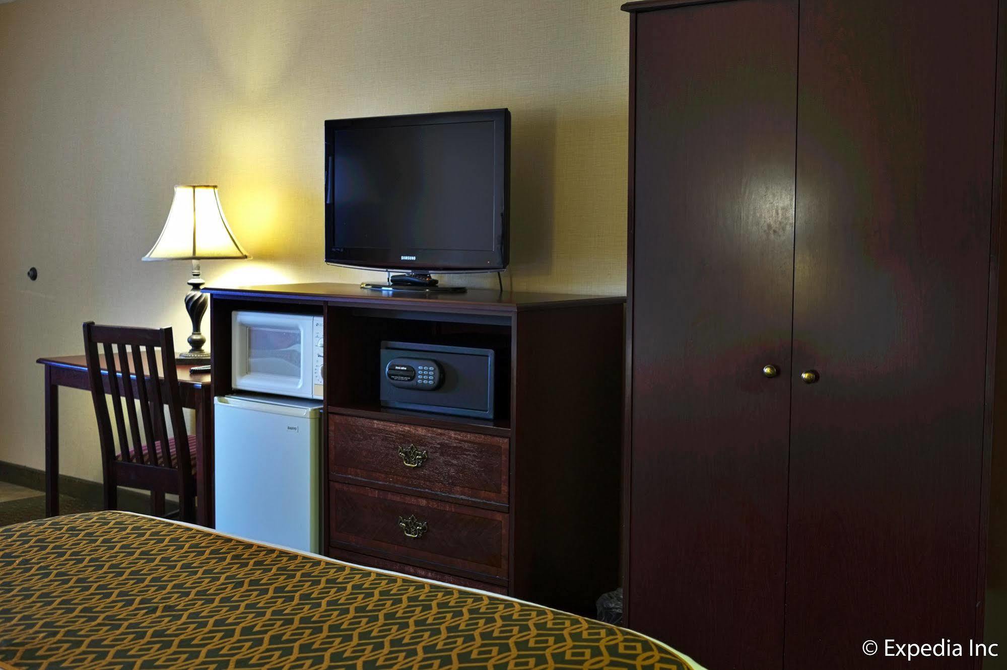 Anaheim Camelot Inn & Suites Buitenkant foto