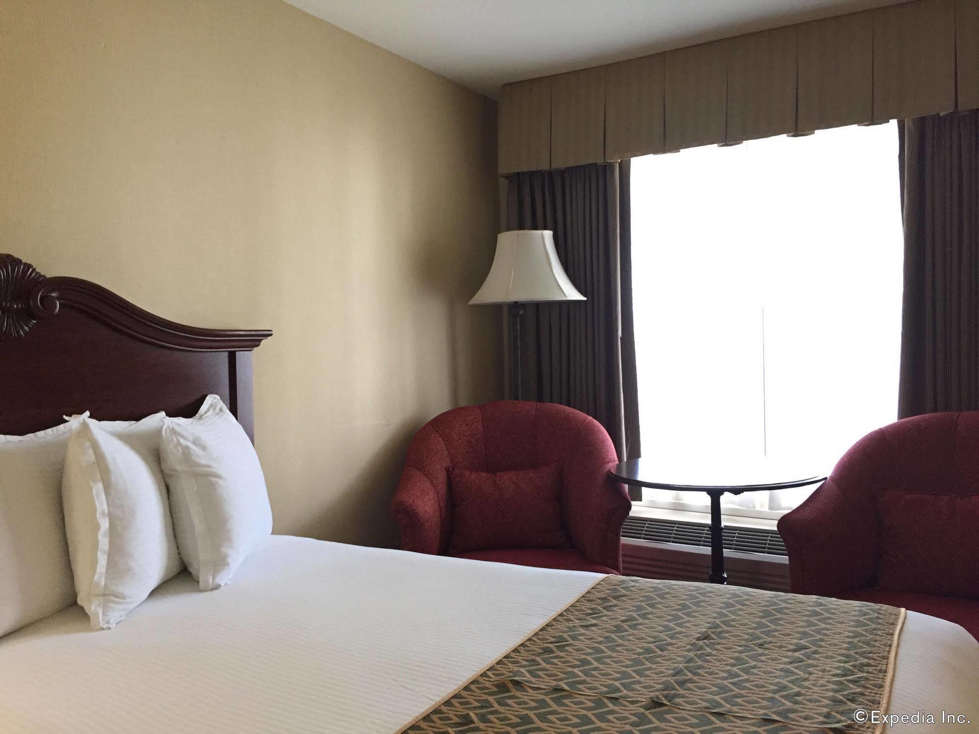 Anaheim Camelot Inn & Suites Buitenkant foto