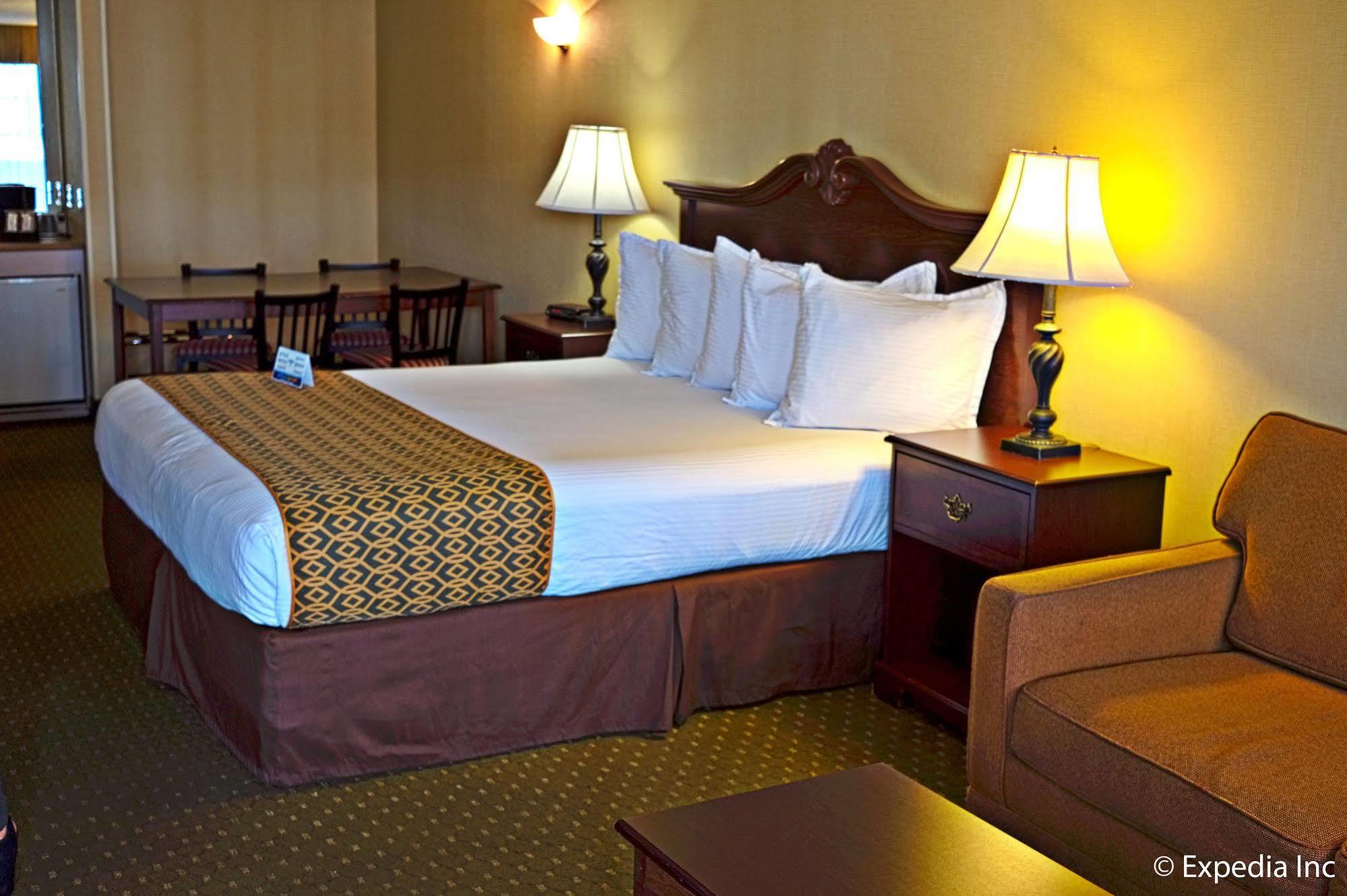 Anaheim Camelot Inn & Suites Buitenkant foto