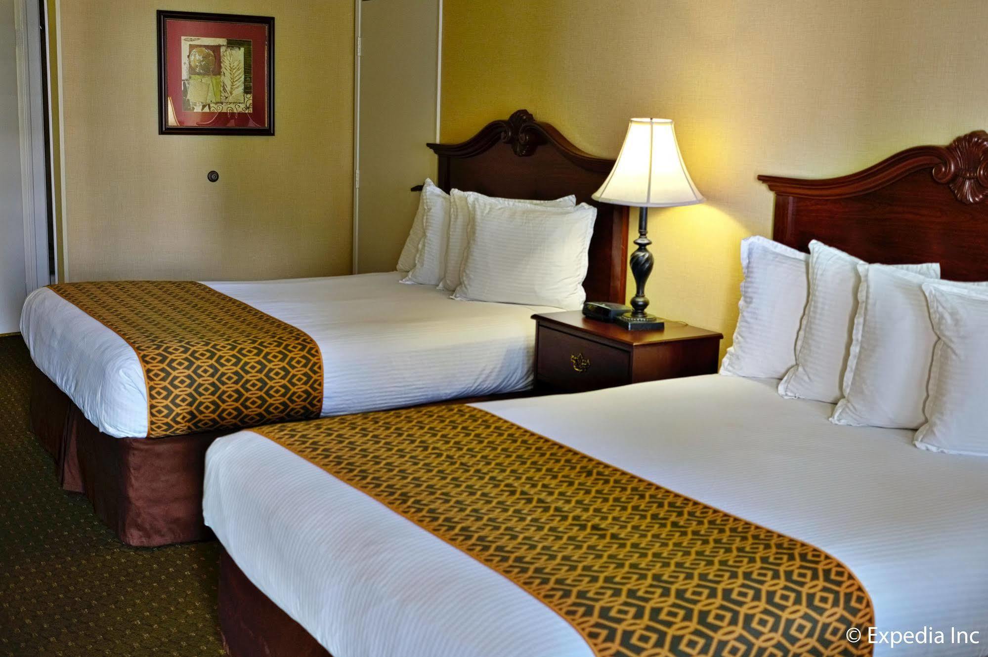 Anaheim Camelot Inn & Suites Buitenkant foto