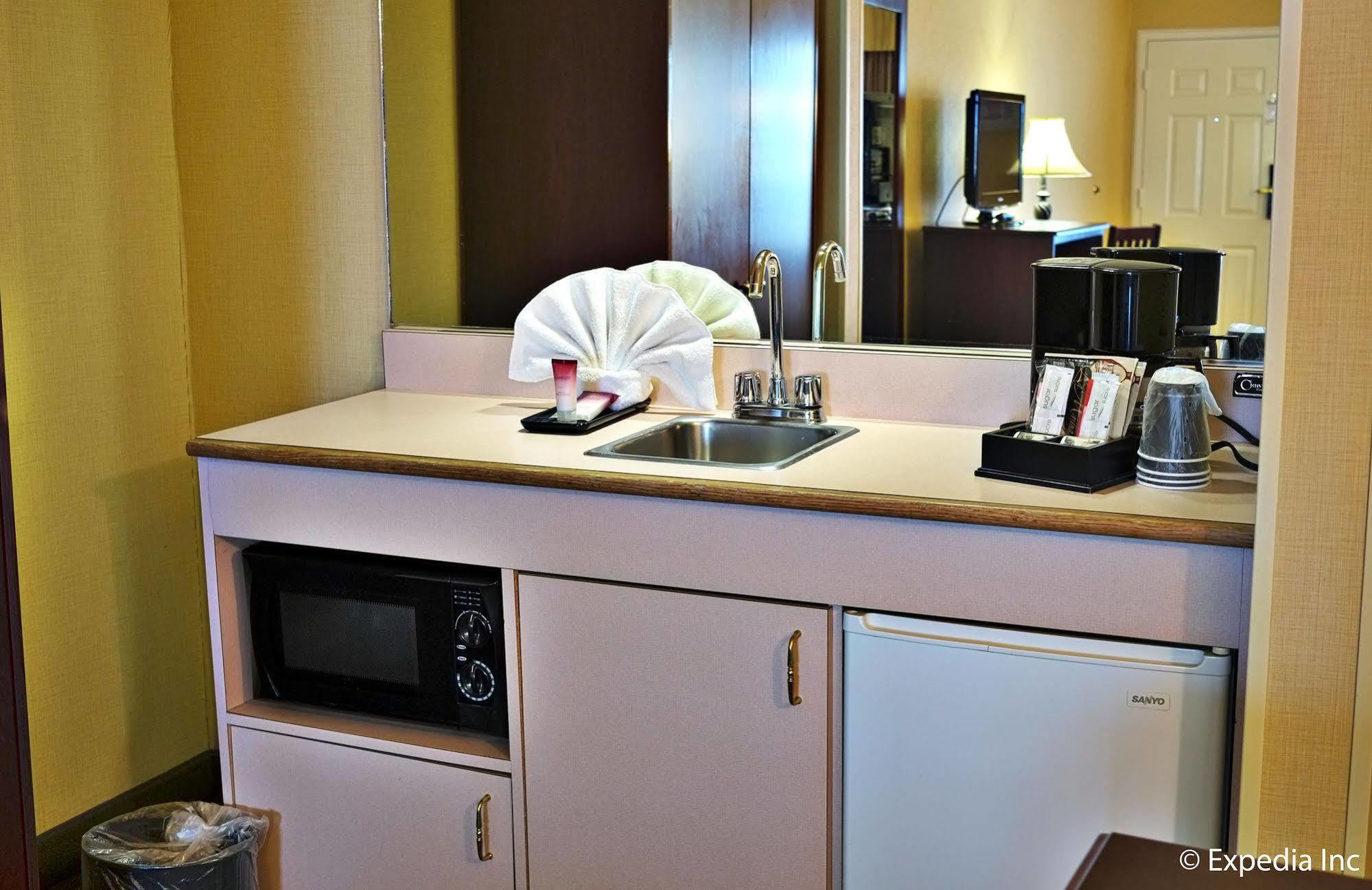 Anaheim Camelot Inn & Suites Buitenkant foto