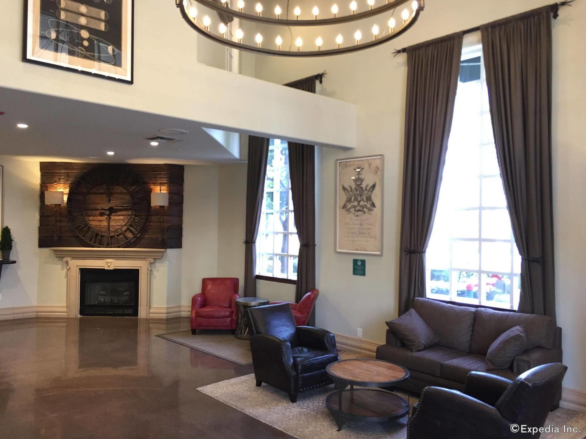 Anaheim Camelot Inn & Suites Buitenkant foto