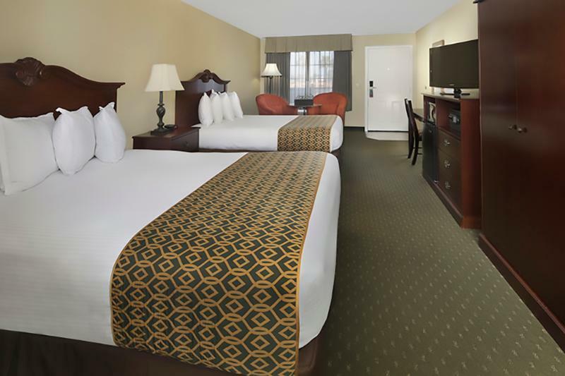 Anaheim Camelot Inn & Suites Buitenkant foto