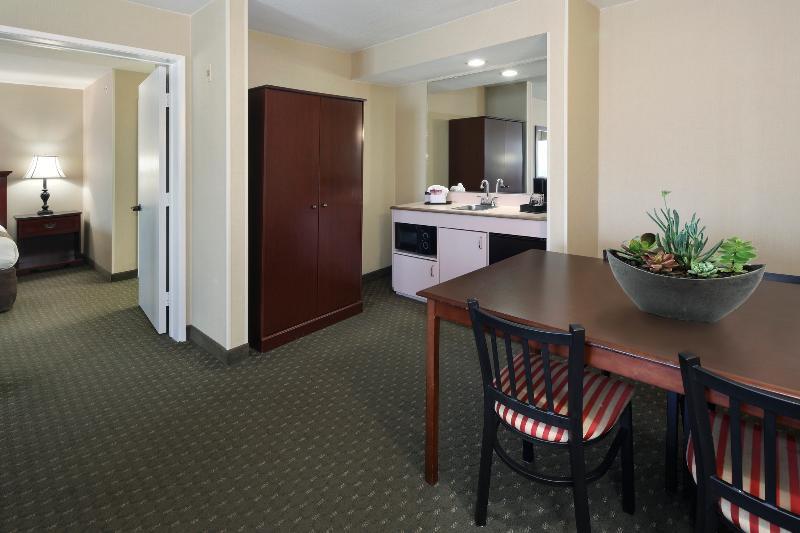 Anaheim Camelot Inn & Suites Buitenkant foto
